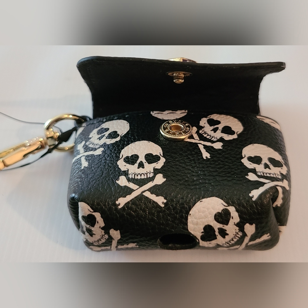 BETSEY JOHNSON SKULLS BONES AIRPOD CASE MINI POUCH COIN BAG CHARM CLIP - Picture 6 of 12